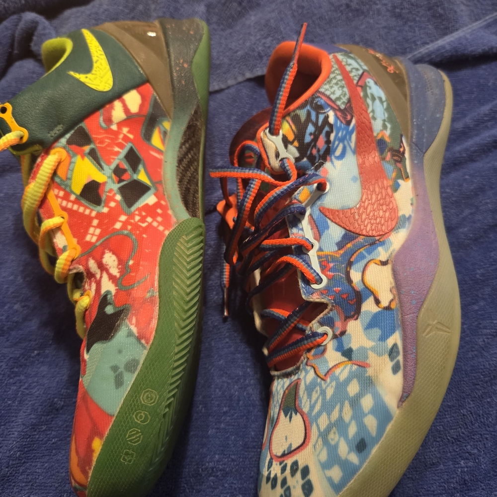 Nike KOBE 8 " What THE" Graphic Athletic Shoes